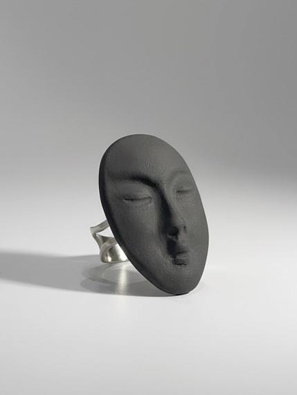 Кольцо ручной работы «Лицо овальное», черное, фарфор, фото 1.