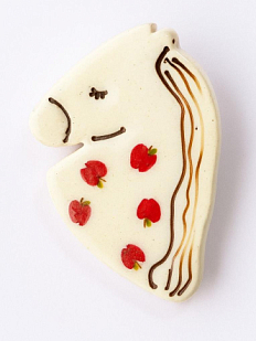 Брошь ручной работы «Лошадка» с яблоками, полуфарфор