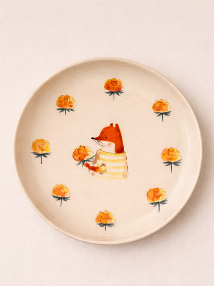 Тарелка ручной работы Ким керамика с бортиком Лисёнок с морошкой, белая, фарфор, 17 см, фото 1.