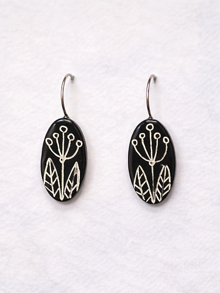 Серьги ручной работы Elizabeth Madar с цветочным орнаментом, овальные, керамика, чёрные, фото 2.