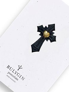 Брошь ручной работы Bulygin «Крест», фарфор, чёрно-золотистая