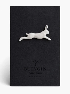 Брошь ручной работы Фарфор Булыгина «Заяц», бело-серебристая