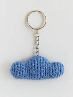 Вязаный брелок «Тучка», голубой