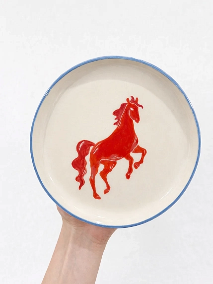 Тарелка ручной работы Йеллоускуп «Бегущая лошадь», керамика, фото 2.