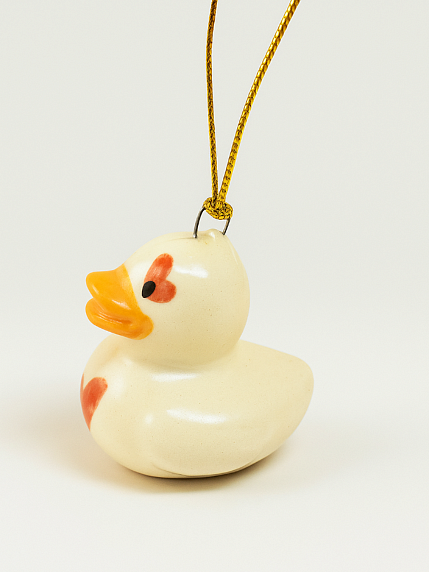 Ёлочная игрушка Утёнок с красными сердечками, 4 см, фото 2.