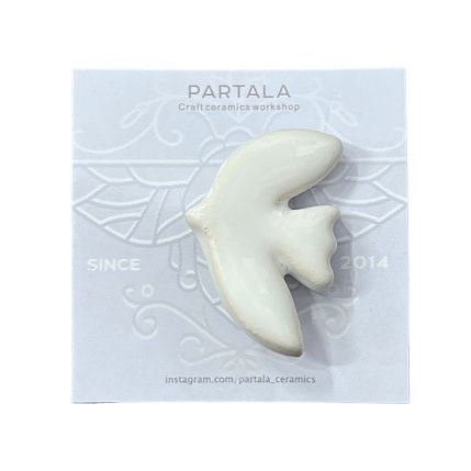 Брошь ручной работы Partala ceramics «Птичка», белая, керамика, фото 4.