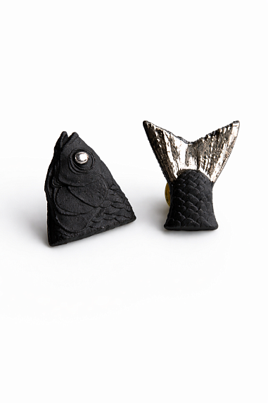 Брошь ручной работы Bulygin «Рыбий хвост», фарфор, чёрно-серебристая, фото 2.