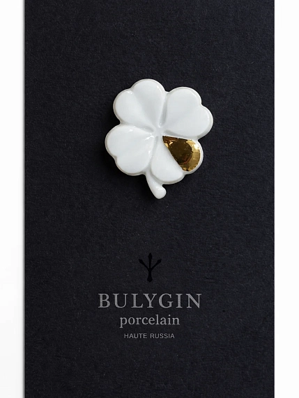 Брошь ручной работы Фарфор Булыгина «Клевер», бело-золотистая, фото 1.